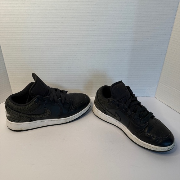 AIR JORDAN 1 LOW SE (BIG KID) - Picture 9 of 12